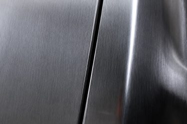 Qual a diferença entre aço inox escovado e aço inox polido?